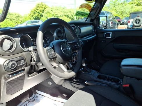 Certified 2023 Jeep Wrangler Unlimited w/ Sun & Screen Package AWD/4WD image 22