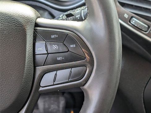 Used 2022 Jeep Cherokee Trailhawk AWD/4WD image 22