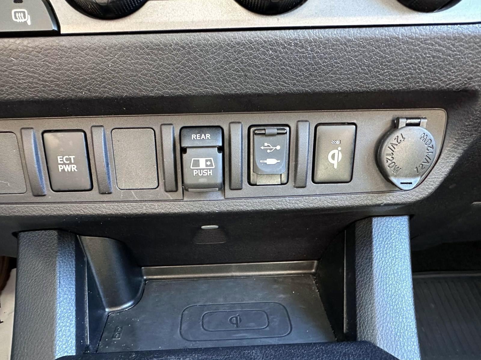 Used 2018 Toyota Tacoma TRD Off-Road AWD/4WD image 25