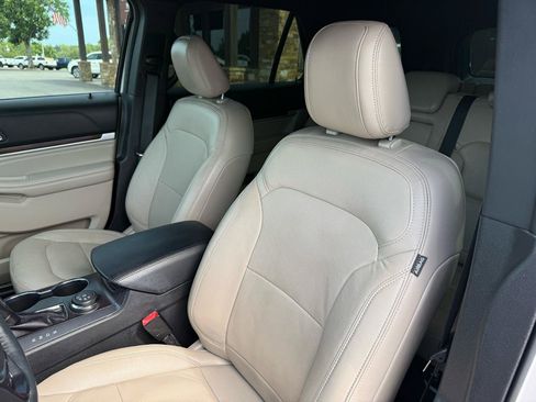 Used 2018 Ford Explorer Limited w/ Equipment Group 301A AWD/4WD image 13