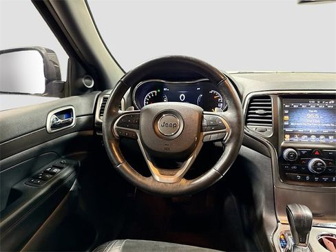 Used 2017 Jeep Grand Cherokee Altitude image 23