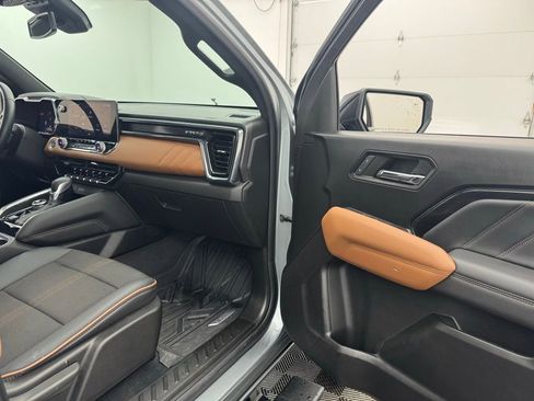 Used 2024 GMC Canyon AT4 w/ Technology Package image 30