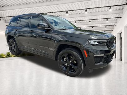 Used 2024 Jeep Grand Cherokee Limited w/ Black Appearance Package
