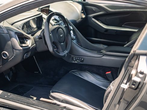 Used 2014 Aston Martin Vanquish Coupe RWD image 2