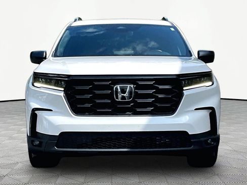 Used 2025 Honda Pilot Sport image 4