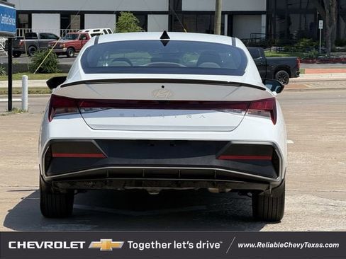 Used 2025 Hyundai Elantra Sport FWD image 7