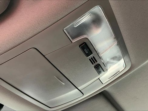 Used 2018 Toyota Highlander LE image 32