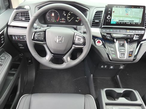 New 2026 Honda Odyssey Touring image 13