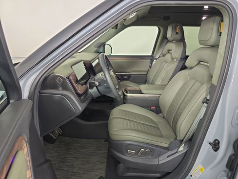 Used 2023 Rivian R1S Adventure image 20