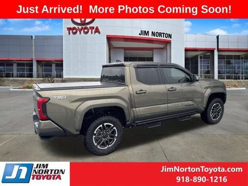 Used 2025 Toyota Tacoma TRD Sport AWD/4WD image 3