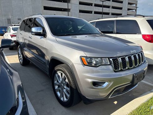 Used 2017 Jeep Grand Cherokee Limited RWD image 3