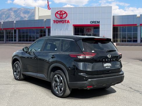 Used 2024 Nissan Rogue SV AWD/4WD image 5