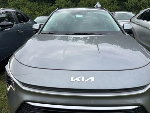 Used 2025 Kia Niro LX FWD image 6