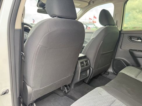 Used 2023 Nissan Rogue SV image 48