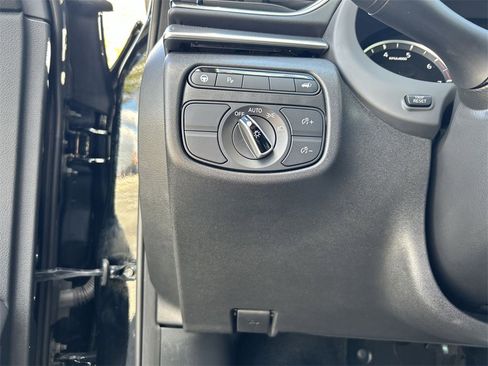 Certified 2023 INFINITI QX50 Luxe image 17