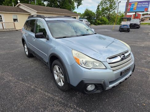 Used 2013 Subaru Outback 2.5i Limited AWD/4WD image 2
