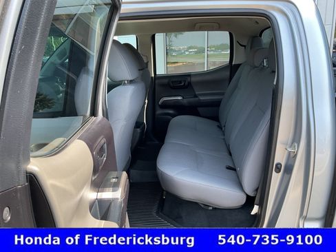 Used 2019 Toyota Tacoma SR5 w/ Four Season Floor Mat Package AWD/4WD image 22