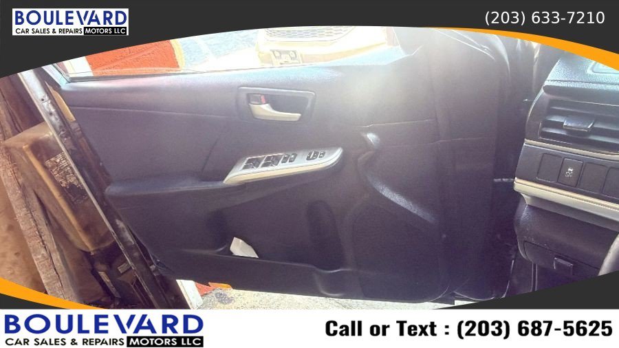 Used 2012 Toyota Camry SE FWD image 17