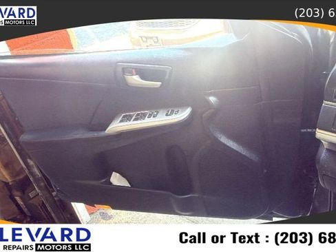 Used 2012 Toyota Camry SE FWD image 17