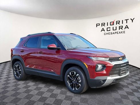 Used 2023 Chevrolet TrailBlazer LT w/ Convenience Package AWD/4WD image 3