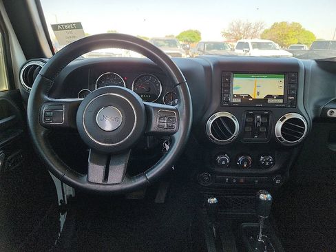 Used 2017 Jeep Wrangler Unlimited Sahara AWD/4WD image 6