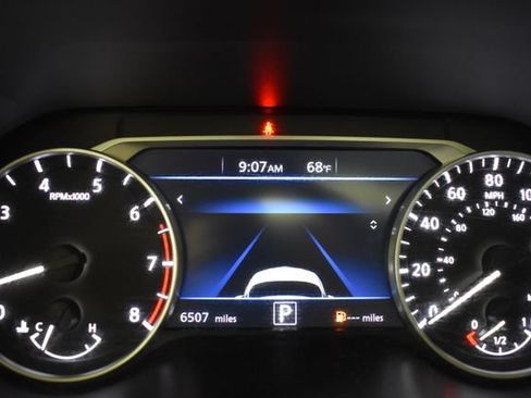 Certified 2025 Nissan Sentra SR w/ SR Premium Package FWD image 27
