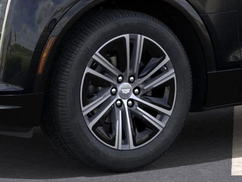 New 2025 Cadillac Lyriq Luxury image 9