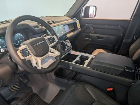 New 2026 Land Rover Defender 110 X-Dynamic SE image 12