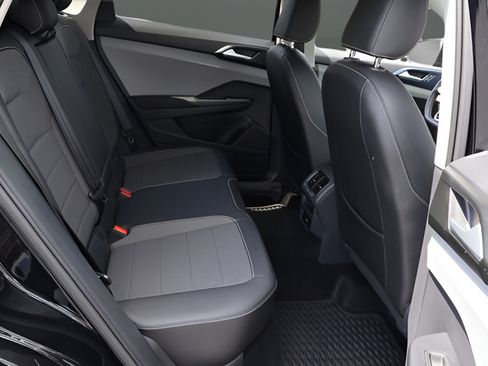 Certified 2022 Volkswagen Taos SE FWD image 19