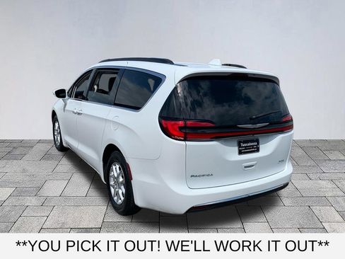 Used 2022 Chrysler Pacifica Touring-L FWD image 5