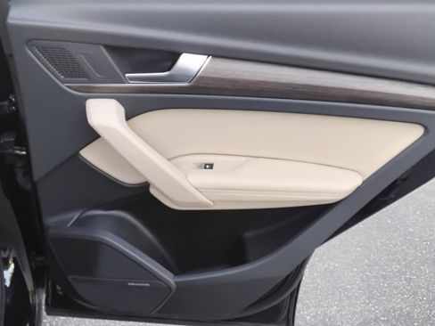 Certified 2025 Audi Q5 2.0T Premium Plus image 24