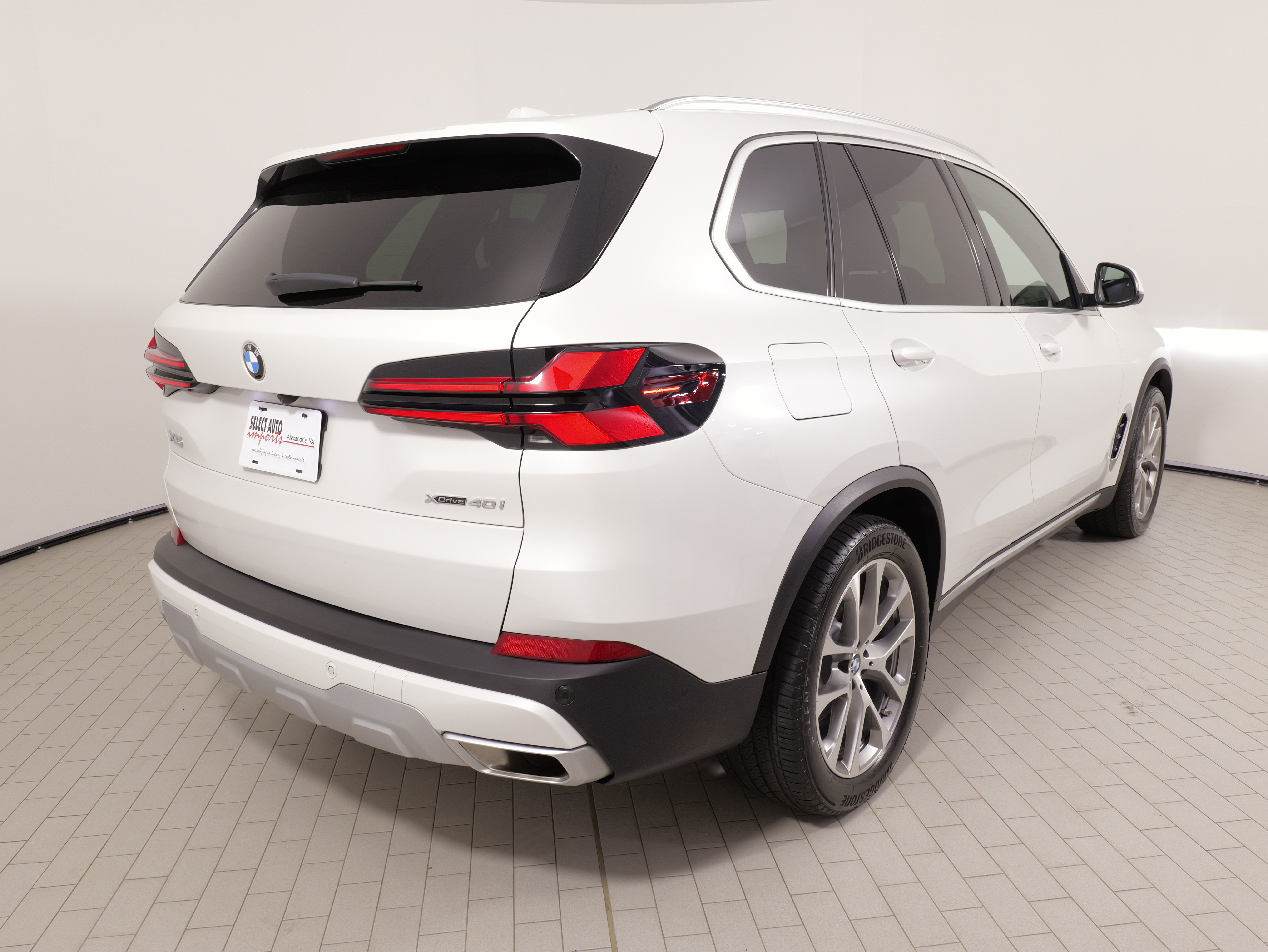 Used 2025 BMW X5 xDrive40i w/ Parking Assistance Package AWD/4WD image 14