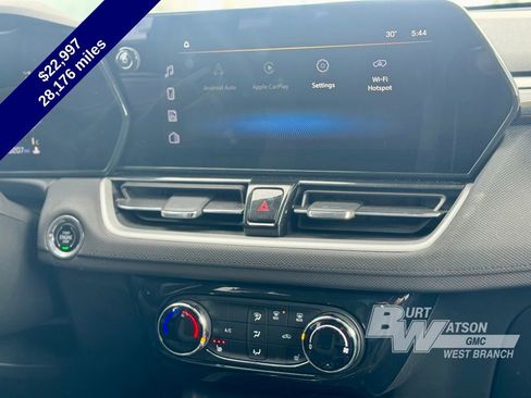 Used 2024 Chevrolet TrailBlazer LT w/ LT Cold Weather Package image 18