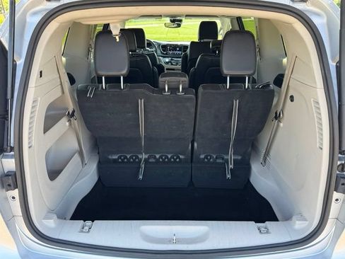 Certified 2024 Chrysler Pacifica Touring-L FWD image 7