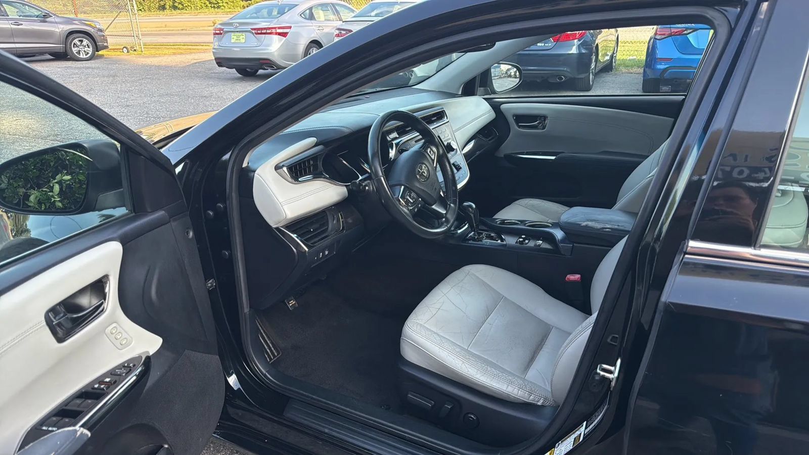 Used 2014 Toyota Avalon XLE Touring FWD image 9