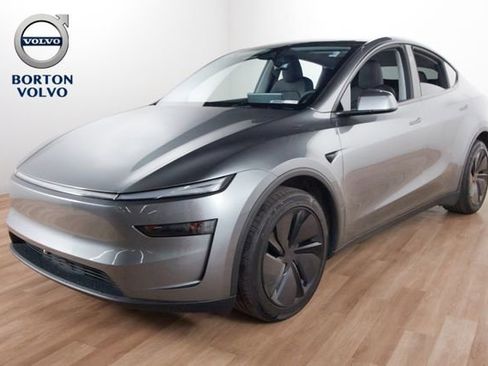 Used 2026 Tesla Model Y AWD image 1