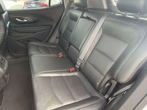 Used 2024 GMC Terrain SLT image 11