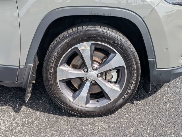 Used 2019 Jeep Cherokee Limited w/ Technology Group FWD image 12