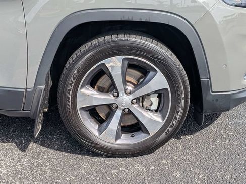 Used 2019 Jeep Cherokee Limited w/ Technology Group FWD image 12