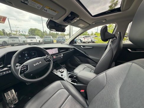 Used 2023 Kia Niro SX Touring FWD image 8