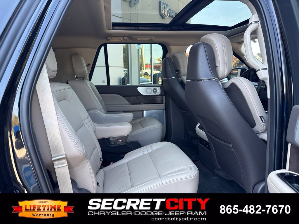 Used 2024 Lincoln Navigator L Reserve AWD/4WD image 16