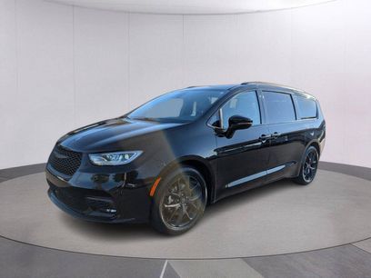 Used 2025 Chrysler Pacifica Limited