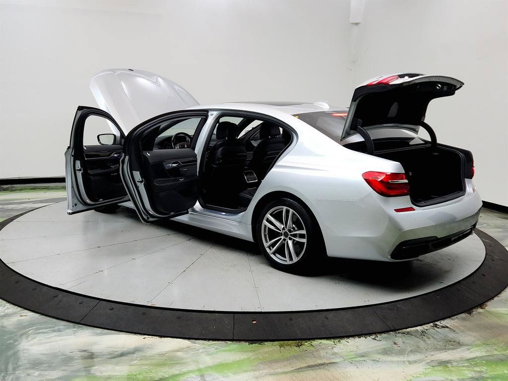 Used 2016 BMW 750i xDrive AWD/4WD image 12