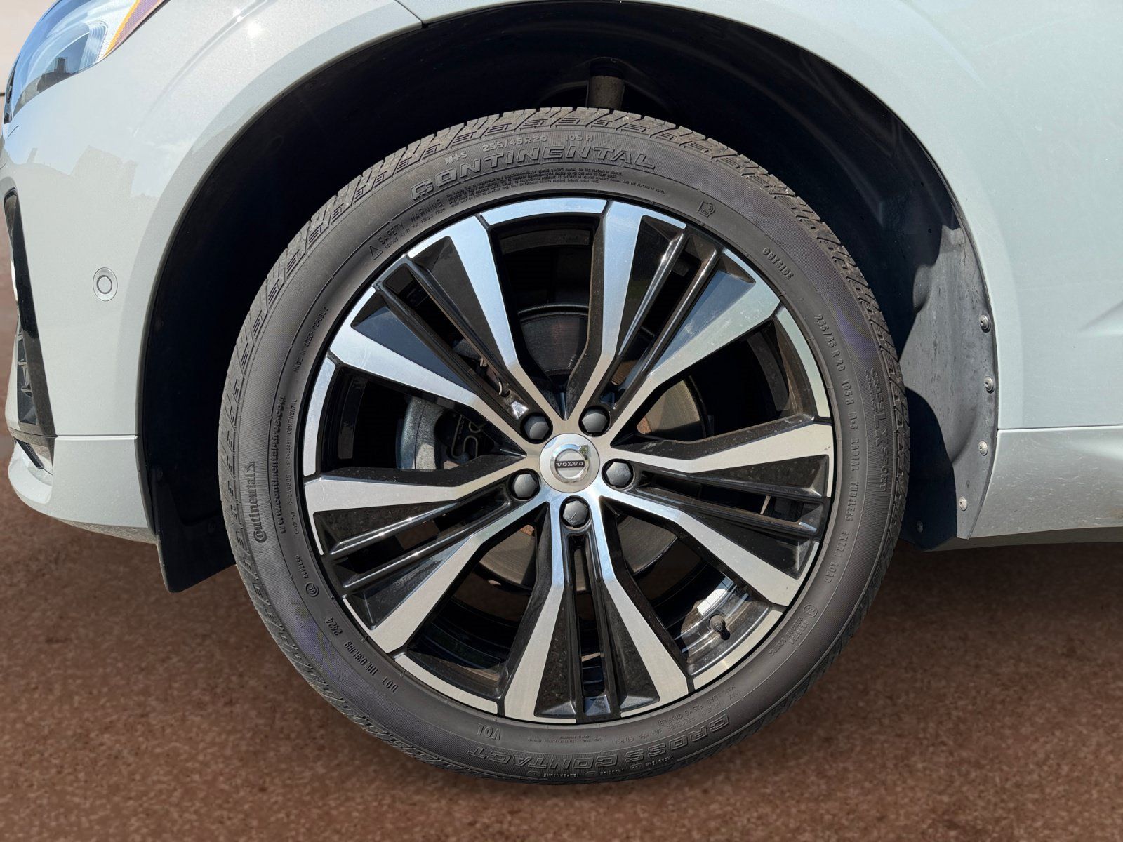 Used 2024 Volvo XC60 B5 Plus w/ Protection Package Premier AWD/4WD image 9