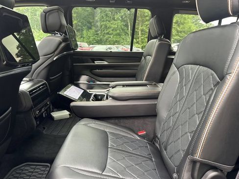 Used 2025 Jeep Grand Wagoneer Series III w/ Rear Seat Video Group 1 AWD/4WD image 19
