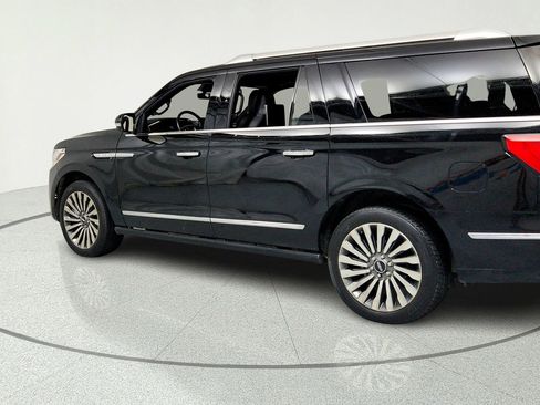 Used 2018 Lincoln Navigator L Reserve w/ Technology Package AWD/4WD image 3