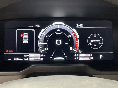Used 2024 Toyota Tundra Limited AWD/4WD image 21