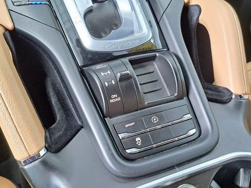 Used 2016 Porsche Cayenne AWD/4WD image 19