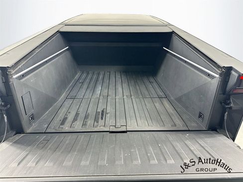 Used 2024 Tesla Cybertruck AWD Crew Cab image 34