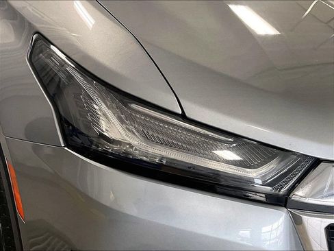 Used 2023 Chevrolet Traverse LT AWD/4WD image 33